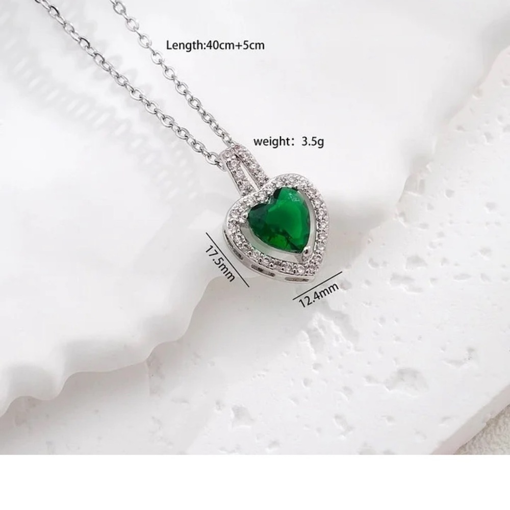 Stunning Silver & Green Heart Pendant Necklace - NWOT - Picture 2 of 5